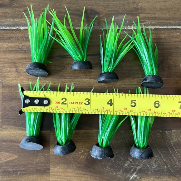 Fish aquarium plastic plants faux grass for hiding and decor set/8 plants tank - Picture 3 of 7